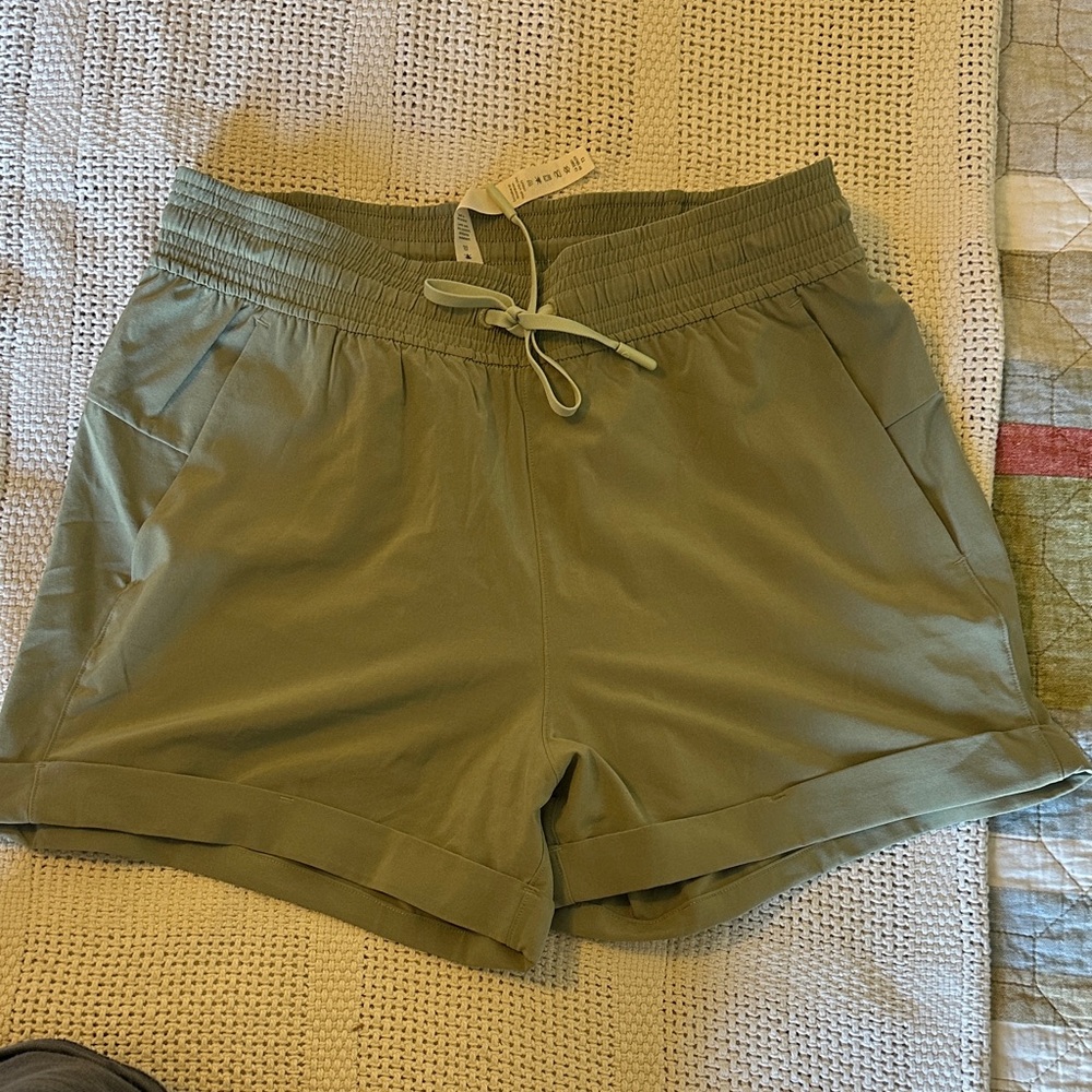 Lululemon Spring Break Away Shorts